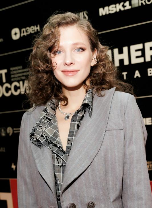 
                Елизавета Арзамасова рассказала HELLO! о стиле, материнстве и личном счастье            