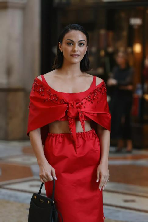 
                Дженнифер Лопес, Донаталла Версаче, Дакота Джонсон: гости шоу Vogue World: Milano            