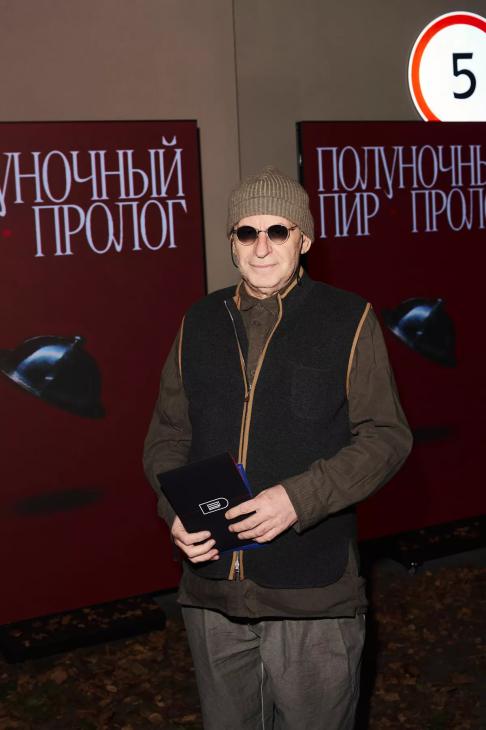 
                Мария Миногарова, Маша Цигаль, Марк Тишман и другие &mdash; на спектакле в подземном паркинге            