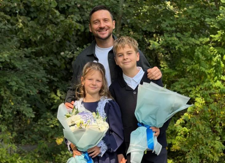 
                Лазарев, Кулецкая, Самойлова, Подольская и Пресняков: счастливые родители ведут детей в школу &mdash; часть 2            
