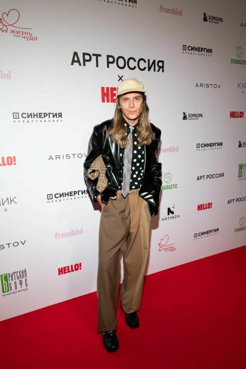 «Я был для советских детей уродцем»: Владислав Лисовец в интервью HELLO! о травле, любви к людям и искусстве
«Я был для советских детей уродцем»: Владислав Лисовец в интервью HELLO! о травле, любви к людям и искусстве