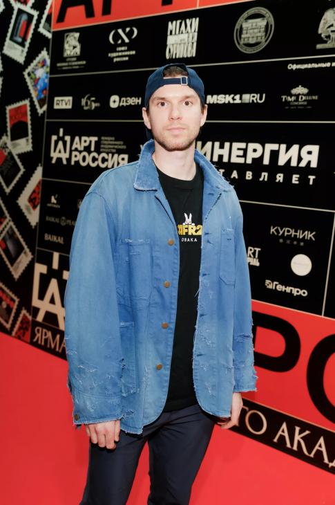 
                Сергей Бурунов, Татьяна Куртукова и другие звёзды на открытии II осенней ярмарки &laquo;Арт Россия&raquo;            