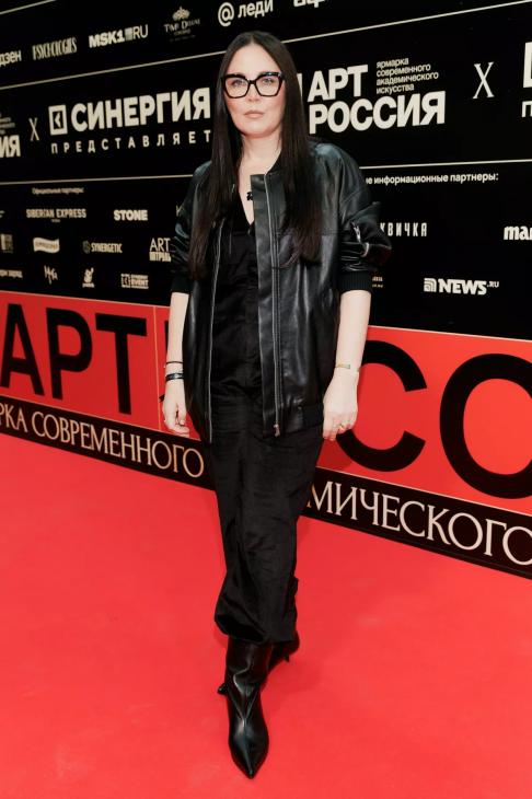 
                Сергей Бурунов, Татьяна Куртукова и другие звёзды на открытии II осенней ярмарки &laquo;Арт Россия&raquo;            