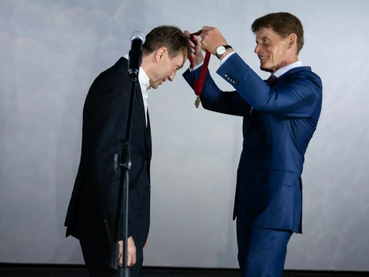 Евгений Миронов представил во Владивостоке сериал «Арсеньев»
Евгений Миронов представил во Владивостоке сериал «Арсеньев»