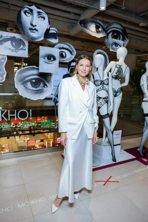 От кампейна с Софьей Эрнст до показа с Яной Рудковской: дайджест fashion-новостей
От кампейна с Софьей Эрнст до показа с Яной Рудковской: дайджест fashion-новостей