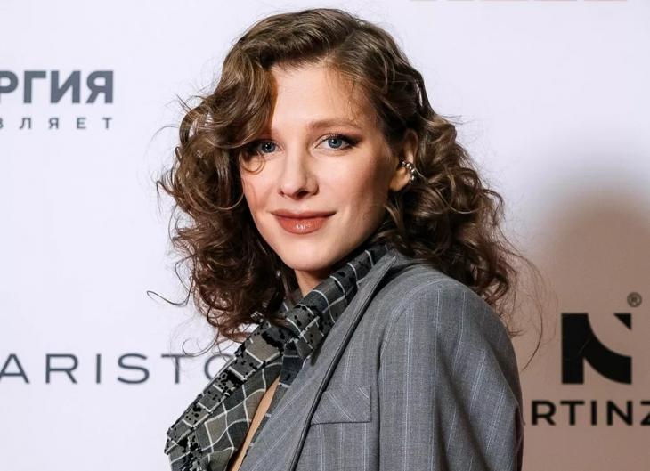 
                Елизавета Арзамасова рассказала HELLO! о стиле, материнстве и личном счастье            