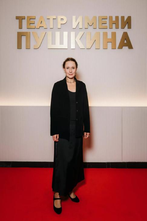 Елизавета Боярская, Виктория Исакова, Константин Хабенский на премьере спектакля «Опера нищих» в Театре Пушкина
Елизавета Боярская, Виктория Исакова, Константин Хабенский на премьере спектакля «Опера нищих» в Театре Пушкина