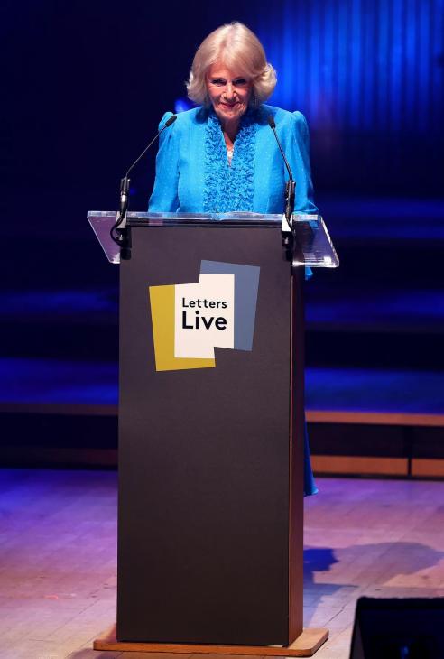 День рождения Рании, появление Камиллы на мероприятии Letters Live в Лондоне, Максима за рулём трактора, и другие королевские новости
День рождения Рании, появление Камиллы на мероприятии Letters Live в Лондоне, Максима за рулём трактора, и другие королевские новости