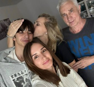 Ирина Агибалова отмечает годовщину свадьбы с мужем - 41 год Ирина Агибалова отмечает годовщину свадьбы с мужем - 41 год
