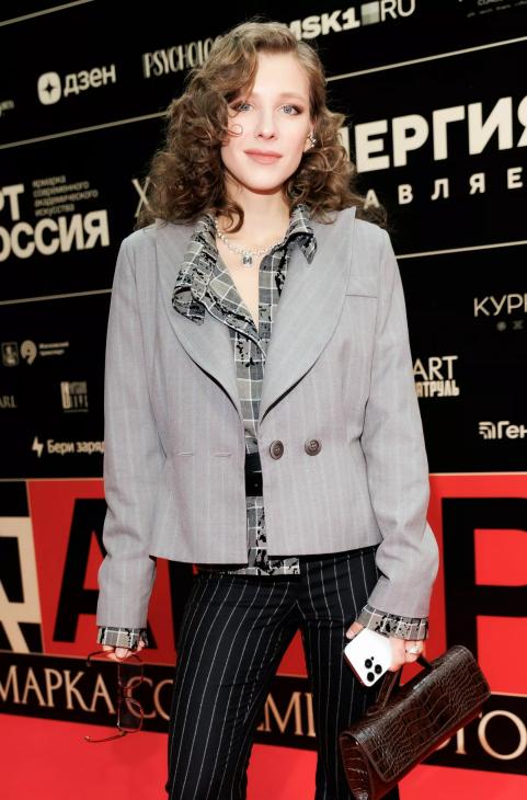 
                Елизавета Арзамасова рассказала HELLO! о стиле, материнстве и личном счастье            
