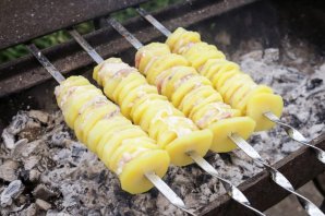 Картофель на шампурах
