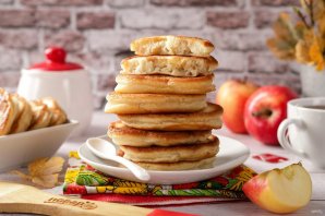 Оладьи на кефире с яблоками Оладьи на кефире с яблоками