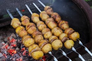 Шашлык из картофеля Шашлык из картофеля