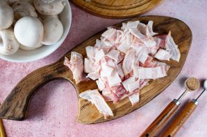Спагетти с беконом и грибами