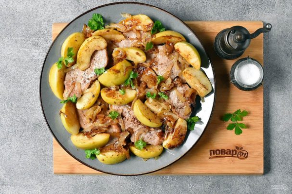 Свинина с яблоками и луком Свинина с яблоками и луком