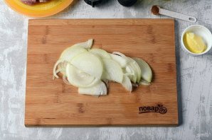 Свинина с яблоками и луком Свинина с яблоками и луком