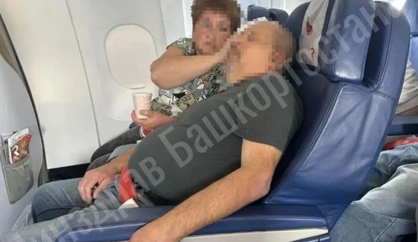Уфимский врач помогла пассажиру на рейсе в Сочи Уфимский врач помогла пассажиру на рейсе в Сочи