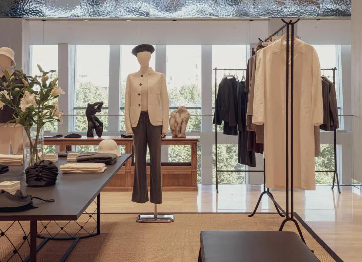 
                От кампейна с Пэрис Хилтон до показа с Еленой Кулецкой: дайджест fashion-новостей            