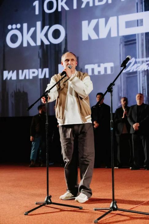 Юрий Колокольников, Юлия Снигирь, Максим Матвеев на светской премьере сериала «Полдень»
Юрий Колокольников, Юлия Снигирь, Максим Матвеев на светской премьере сериала «Полдень»