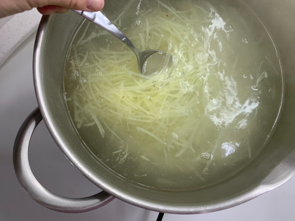 Тёплый картофельный салат: за неделю готовлю третий раз &ndash; и всё равно едят с удовольствием