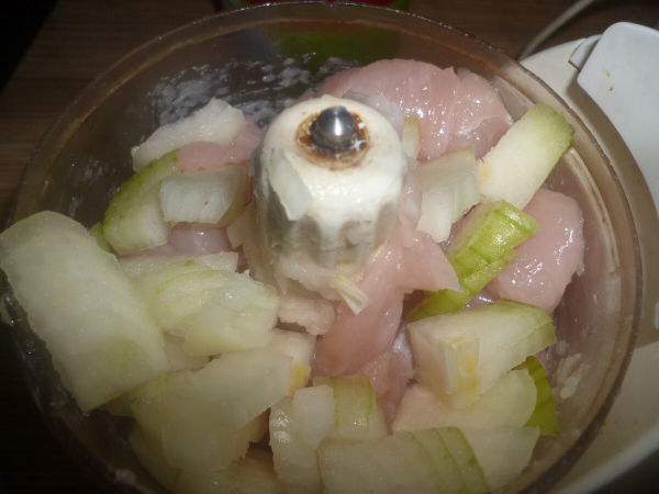 &laquo;Кексы&raquo; из куриной грудки вместо надоевших котлет. Вкусно, полезно и не навредит фигуре. И домашним понравится.