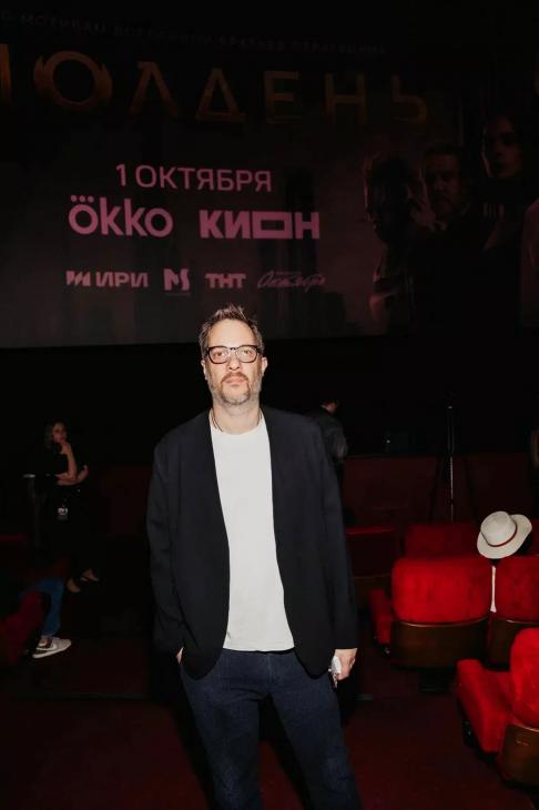 Юрий Колокольников, Юлия Снигирь, Максим Матвеев на светской премьере сериала «Полдень»
Юрий Колокольников, Юлия Снигирь, Максим Матвеев на светской премьере сериала «Полдень»