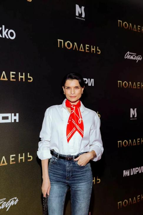 Юрий Колокольников, Юлия Снигирь, Максим Матвеев на светской премьере сериала «Полдень»
Юрий Колокольников, Юлия Снигирь, Максим Матвеев на светской премьере сериала «Полдень»