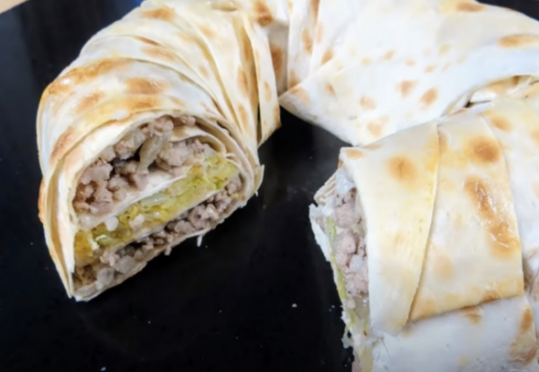 Полкило фарша, лаваш и лук: мясной пирог без теста за 20 минут Полкило фарша, лаваш и лук: мясной пирог без теста за 20 минут