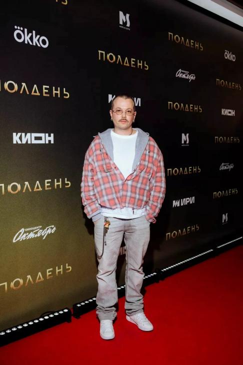Юрий Колокольников, Юлия Снигирь, Максим Матвеев на светской премьере сериала «Полдень»
Юрий Колокольников, Юлия Снигирь, Максим Матвеев на светской премьере сериала «Полдень»
