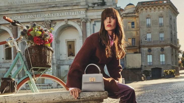 
                От кампейна с Пэрис Хилтон до показа с Еленой Кулецкой: дайджест fashion-новостей            