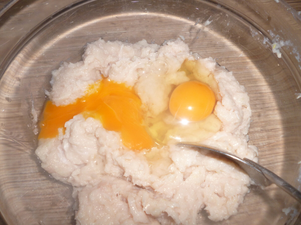 &laquo;Кексы&raquo; из куриной грудки вместо надоевших котлет. Вкусно, полезно и не навредит фигуре. И домашним понравится.