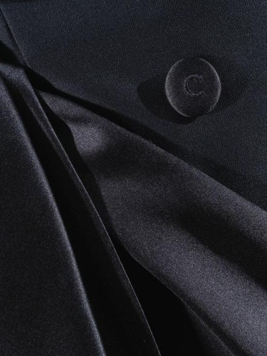 «Простой, да не простой»: Ксения Собчак в total-black на ужине Dior в Париже
«Простой, да не простой»: Ксения Собчак в total-black на ужине Dior в Париже