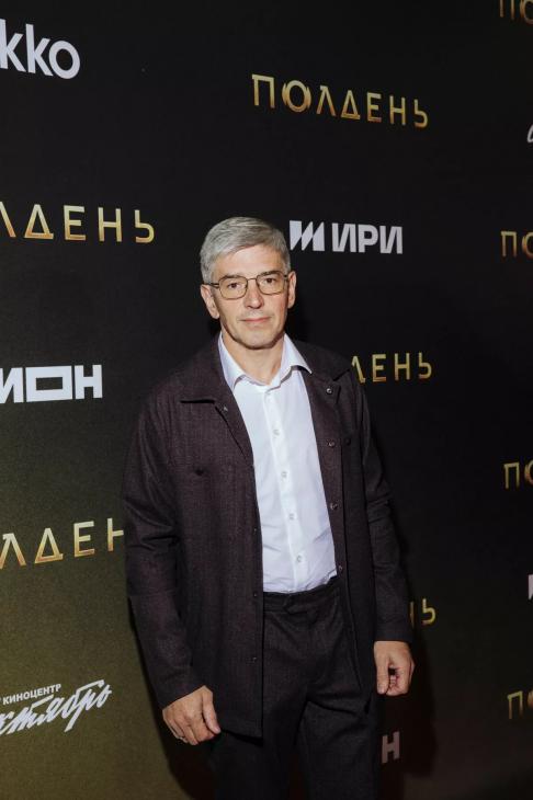 Юрий Колокольников, Юлия Снигирь, Максим Матвеев на светской премьере сериала «Полдень»
Юрий Колокольников, Юлия Снигирь, Максим Матвеев на светской премьере сериала «Полдень»