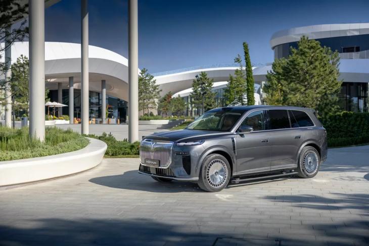 
                Кроссоверы Tenet, Avatr, Changan, Voyah, Jeland и Volga, хэтчбек Geely &mdash; главные события в мире авто            