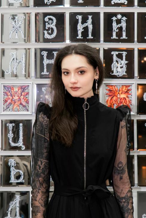 «В 16 лет я ушла из дома»: Мария Михалкова‑Кончаловская — о знаменитой семье, новом возлюбленном и отношениях с Любовью Толкалиной
«В 16 лет я ушла из дома»: Мария Михалкова‑Кончаловская — о знаменитой семье, новом возлюбленном и отношениях с Любовью Толкалиной