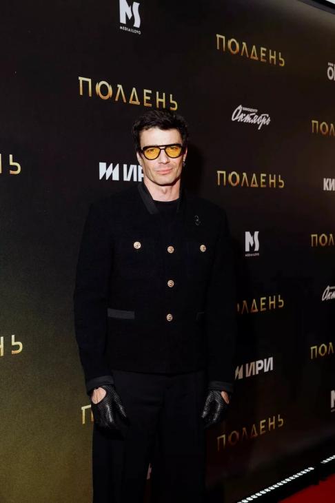 Юрий Колокольников, Юлия Снигирь, Максим Матвеев на светской премьере сериала «Полдень»
Юрий Колокольников, Юлия Снигирь, Максим Матвеев на светской премьере сериала «Полдень»