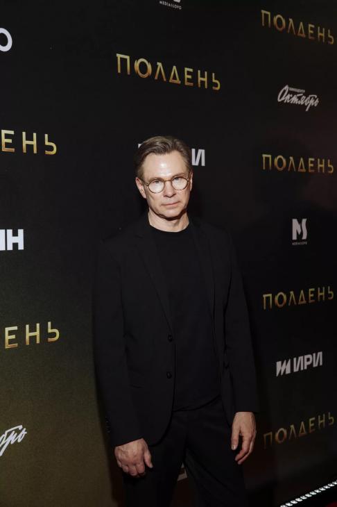Юрий Колокольников, Юлия Снигирь, Максим Матвеев на светской премьере сериала «Полдень»
Юрий Колокольников, Юлия Снигирь, Максим Матвеев на светской премьере сериала «Полдень»