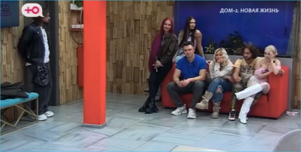 Женский приход к Денисам двух Даш
