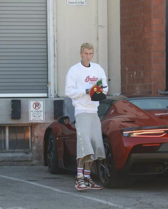 Дакота Джонсон и Machine Gun Kelly подогрели слухи о романе на тайном свидании в Лос‑Анджелесе
Дакота Джонсон и Machine Gun Kelly подогрели слухи о романе на тайном свидании в Лос‑Анджелесе