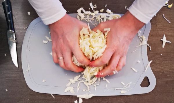 Готовлю капусту &laquo;по-польски&raquo;, получается очень вкусно. Семье понравилось, съели все сразу и остались довольны. Делюсь рецептом