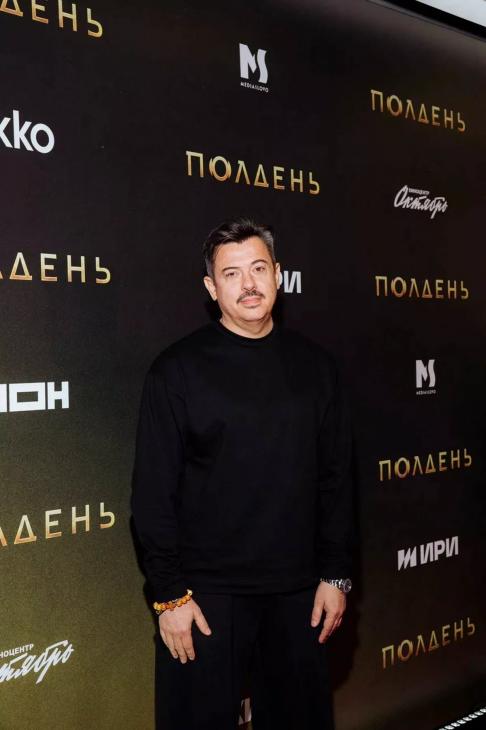 Юрий Колокольников, Юлия Снигирь, Максим Матвеев на светской премьере сериала «Полдень»
Юрий Колокольников, Юлия Снигирь, Максим Матвеев на светской премьере сериала «Полдень»