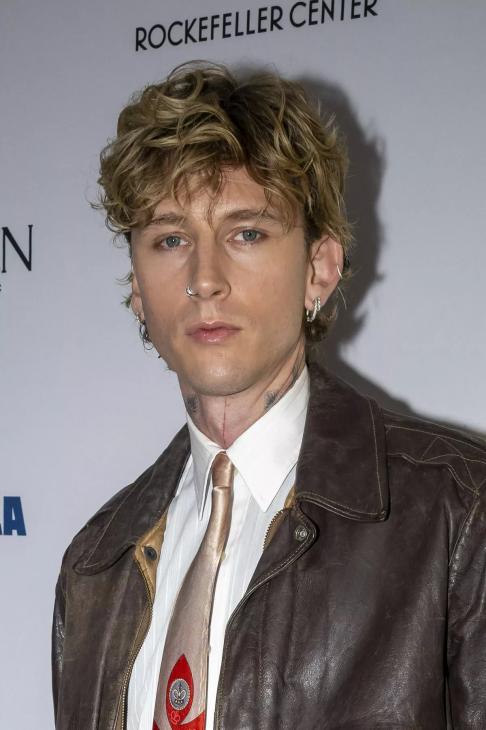 Дакота Джонсон и Machine Gun Kelly подогрели слухи о романе на тайном свидании в Лос‑Анджелесе
Дакота Джонсон и Machine Gun Kelly подогрели слухи о романе на тайном свидании в Лос‑Анджелесе