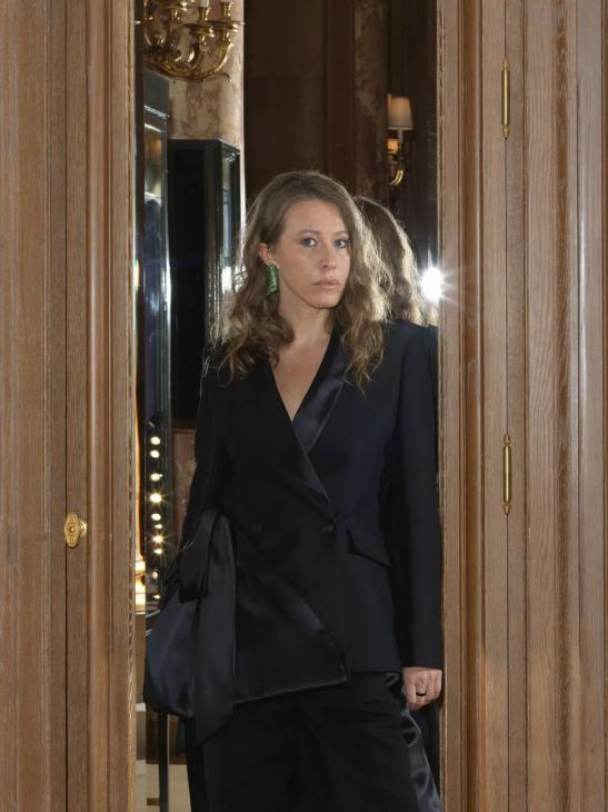 «Простой, да не простой»: Ксения Собчак в total-black на ужине Dior в Париже
«Простой, да не простой»: Ксения Собчак в total-black на ужине Dior в Париже