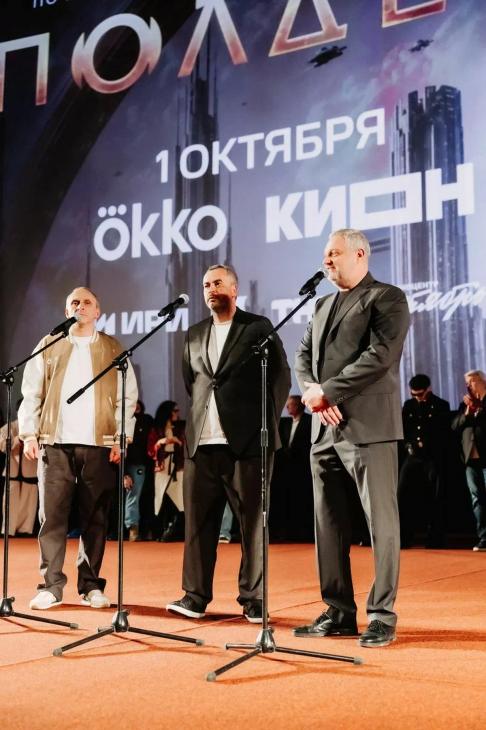 Юрий Колокольников, Юлия Снигирь, Максим Матвеев на светской премьере сериала «Полдень»
Юрий Колокольников, Юлия Снигирь, Максим Матвеев на светской премьере сериала «Полдень»