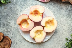 Яблоки с медом в микроволновке Яблоки с медом в микроволновке