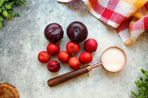 Компот из ранеток и слив Компот из ранеток и слив