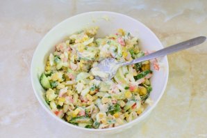 Крабовый салат с огурцом без риса