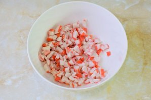 Крабовый салат с огурцом без риса