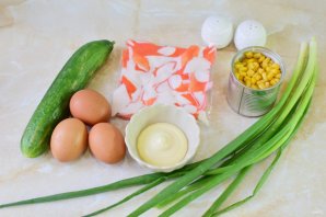 Крабовый салат с огурцом без риса