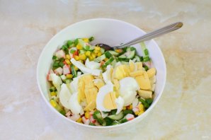 Крабовый салат с огурцом без риса